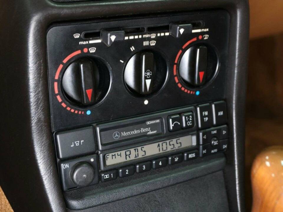 Bild 27/49 von Mercedes-Benz 250 lang (1985)