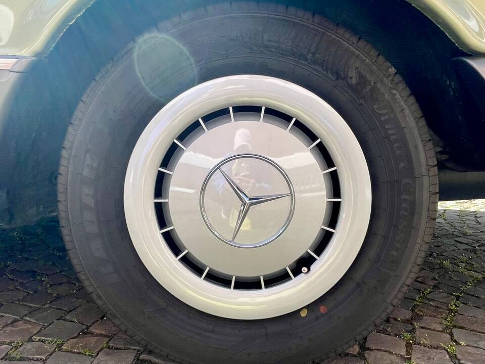 Bild 47/65 von Mercedes-Benz 380 SEC (1983)