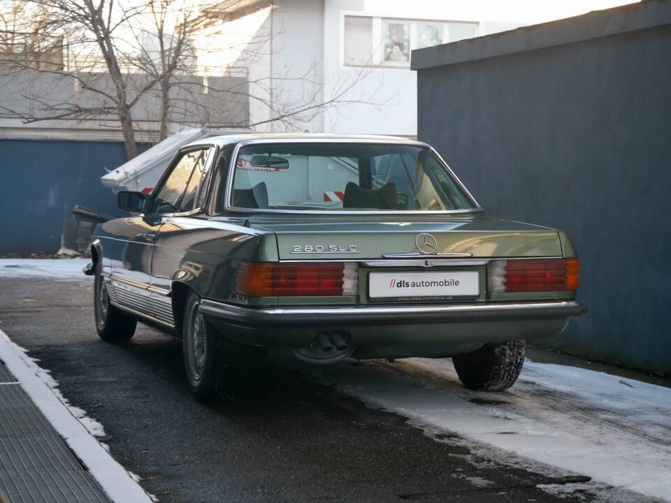 Afbeelding 9/41 van Mercedes-Benz 280 SLC (1977)
