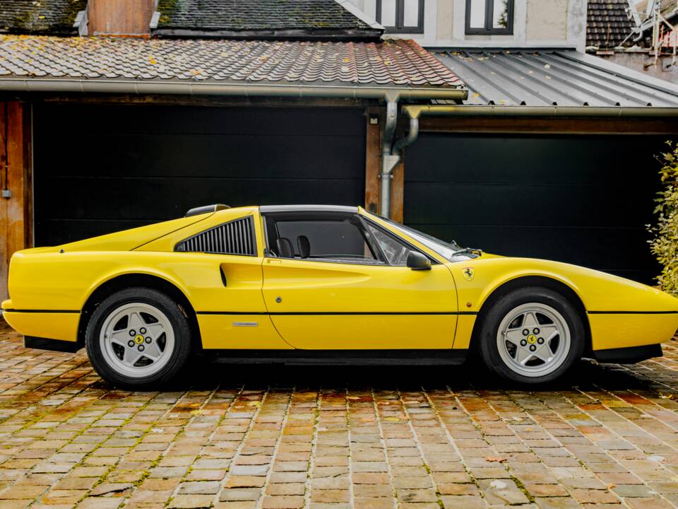 Bild 47/55 von Ferrari 328 GTS (1986)