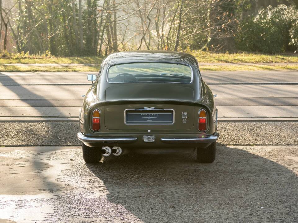 Immagine 6/36 di Aston Martin DB 6 Mk II (1970)