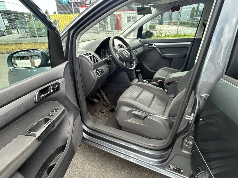 Image 15/25 of Volkswagen Touran 1.4 TSI (2004)