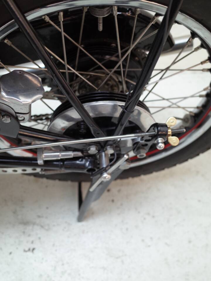 Image 26/30 of Vincent Rapide C (1951)