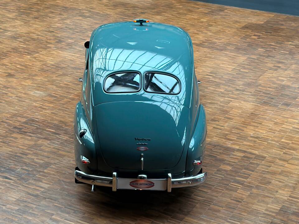Image 11/34 of Volvo PV 444 (1951)