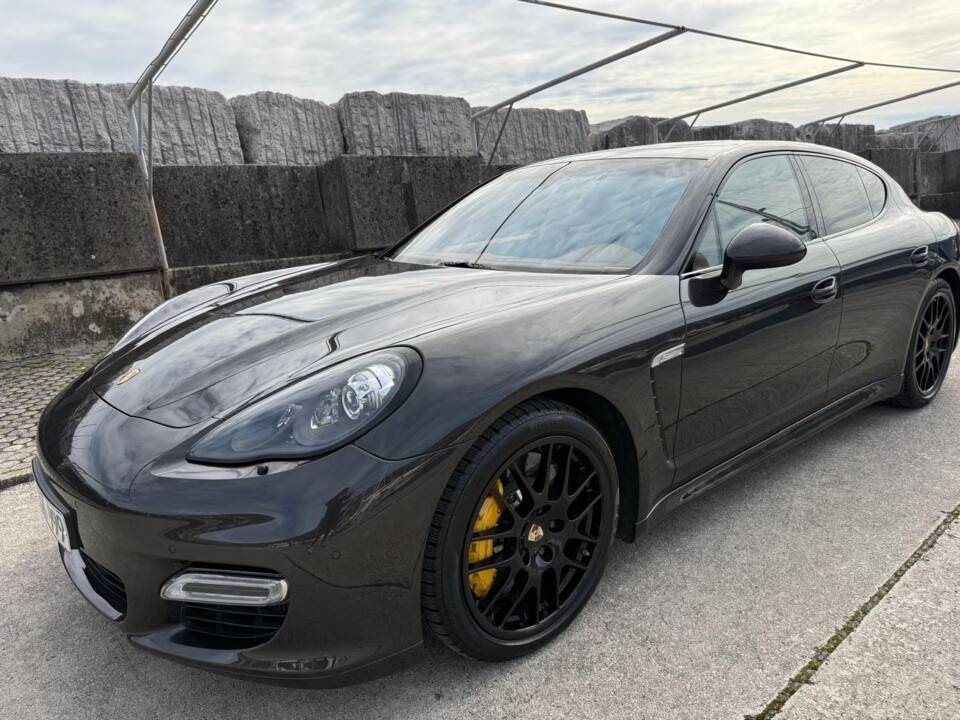 Image 2/13 de Porsche Panamera Turbo (2013)