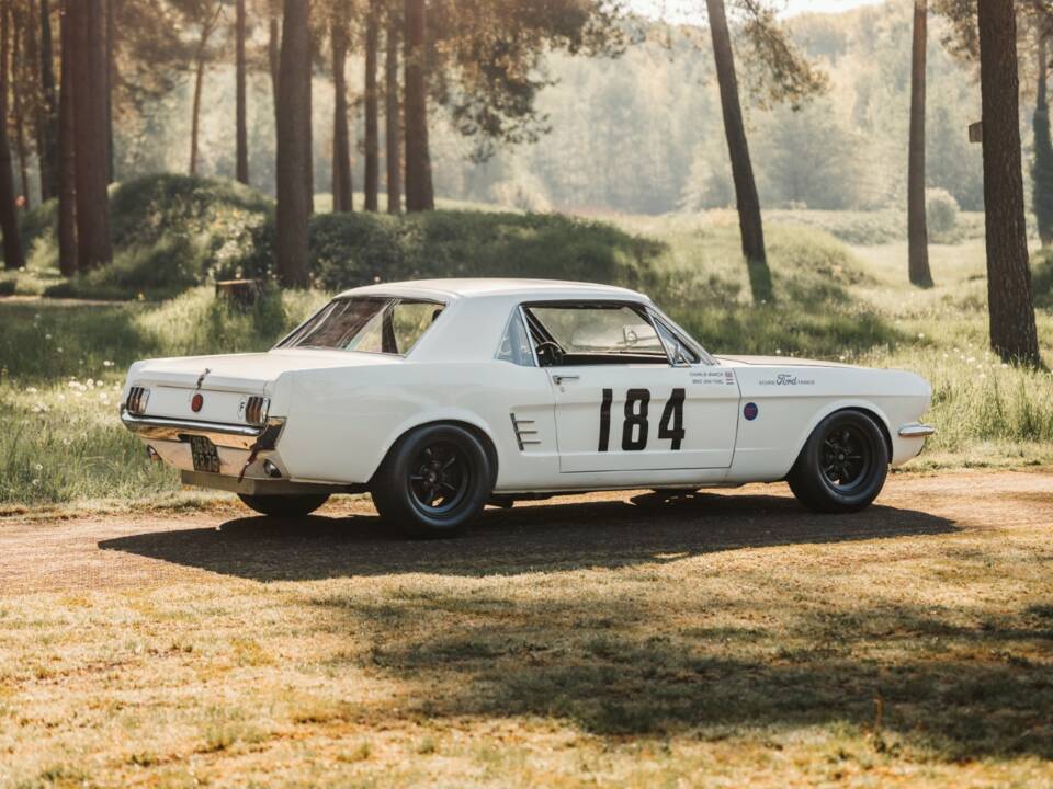 Image 5/19 of Ford Mustang Notchback (1965)