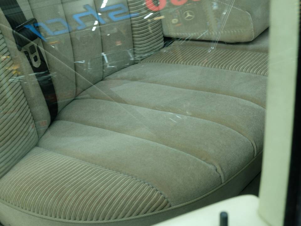 Image 34/50 de Mercedes-Benz 450 SEL 6,9 (1975)