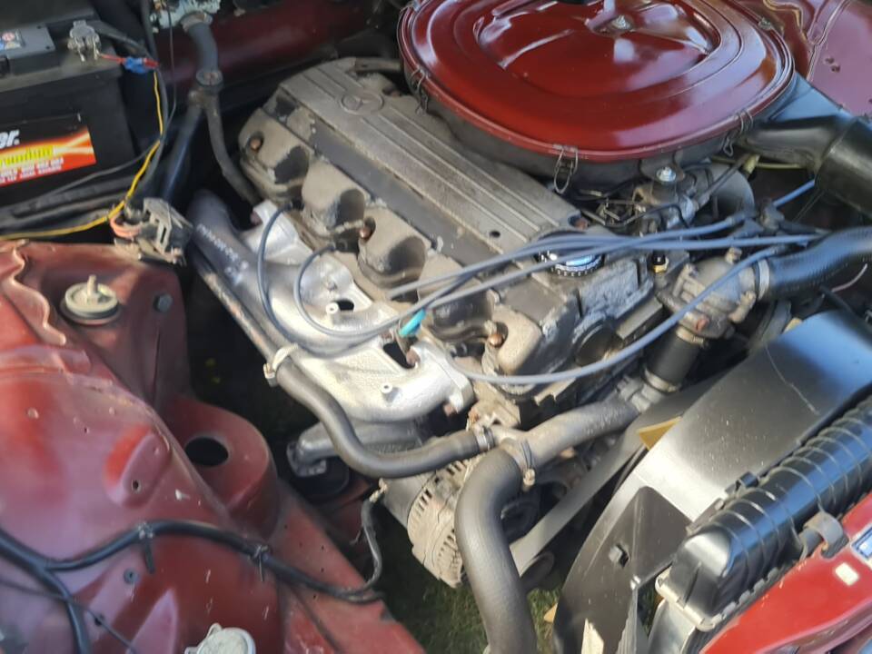 Bild 10/11 von Mercedes-Benz 230 E (1982)