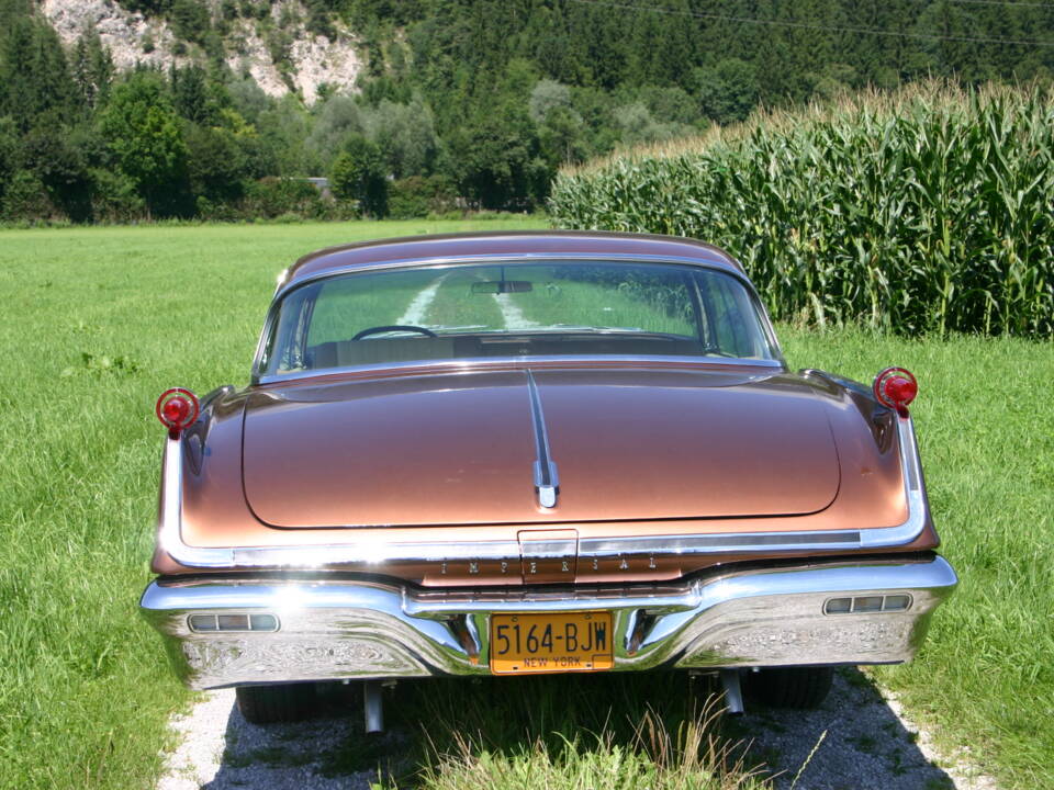 Image 4/20 of Imperial Crown Sedan (1962)
