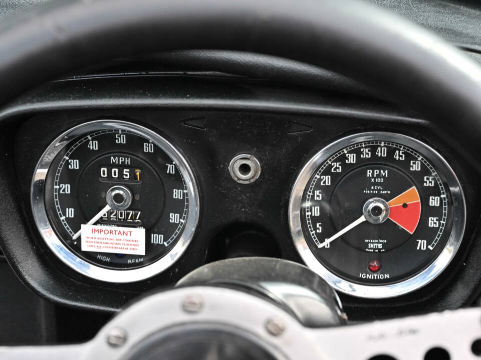 Image 24/50 of MG MGB (1972)