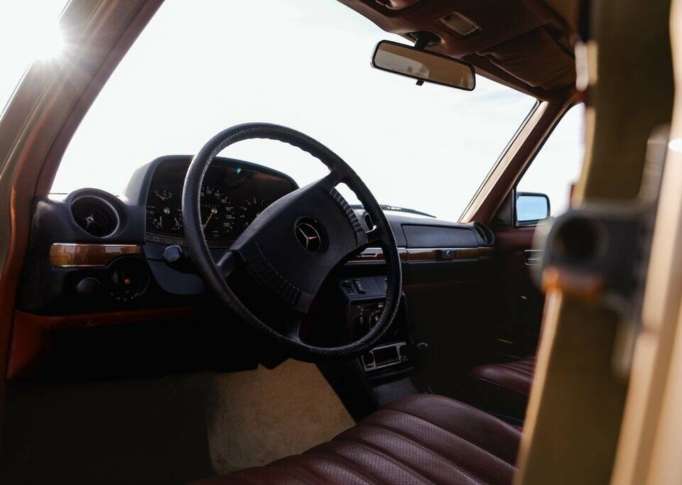 Image 6/8 of Mercedes-Benz 280 E (1976)