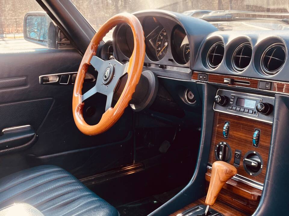 Image 17/22 of Mercedes-Benz 280 SL (1982)