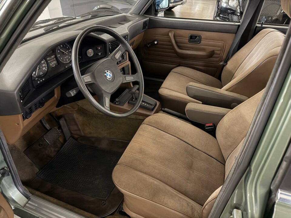 Bild 4/7 von BMW 520i (1982)