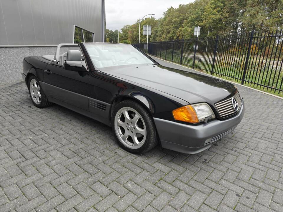 Image 13/50 de Mercedes-Benz 500 SL (1991)