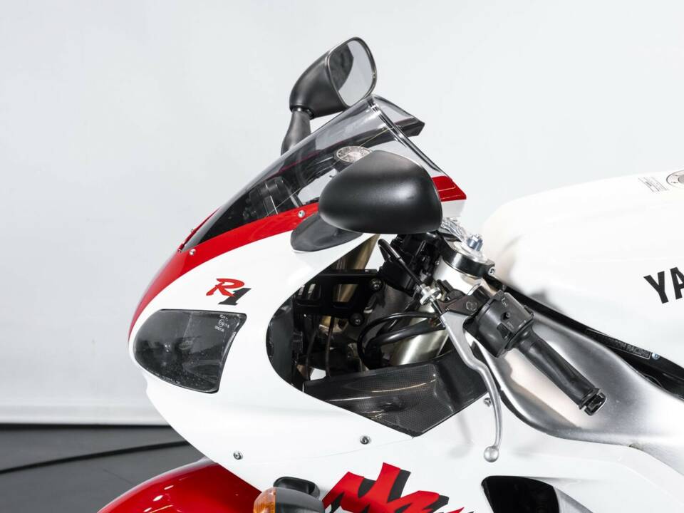 Image 20/44 of Yamaha YZF 1000 R1 (1998)