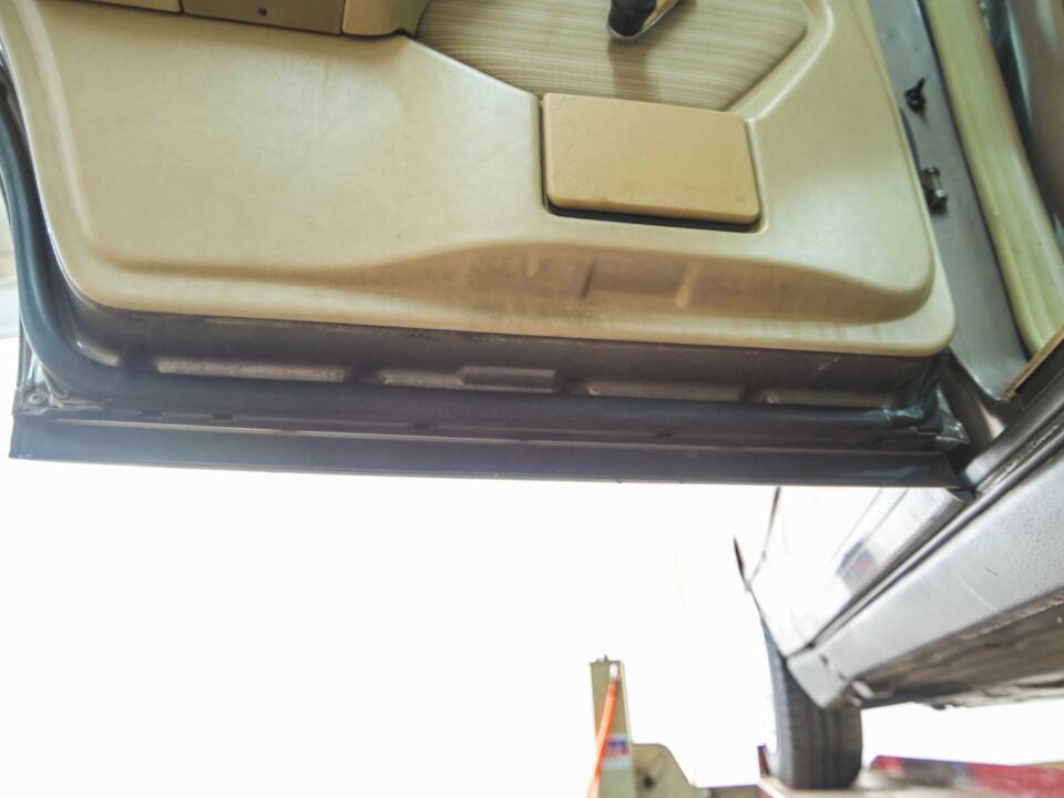 Image 45/50 of Mercedes-Benz 300 TD (1986)