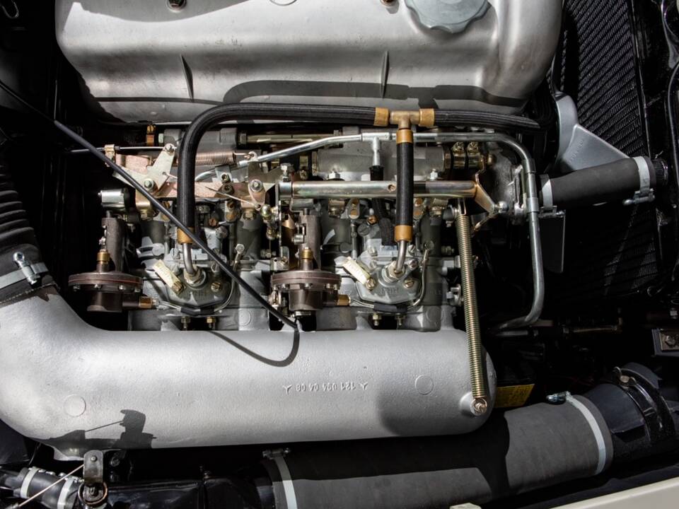 Image 25/28 of Mercedes-Benz 190 SL (1961)
