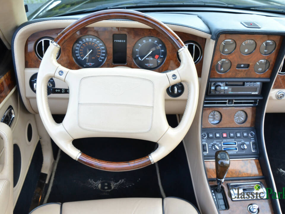 Image 37/50 of Bentley Azure (1997)