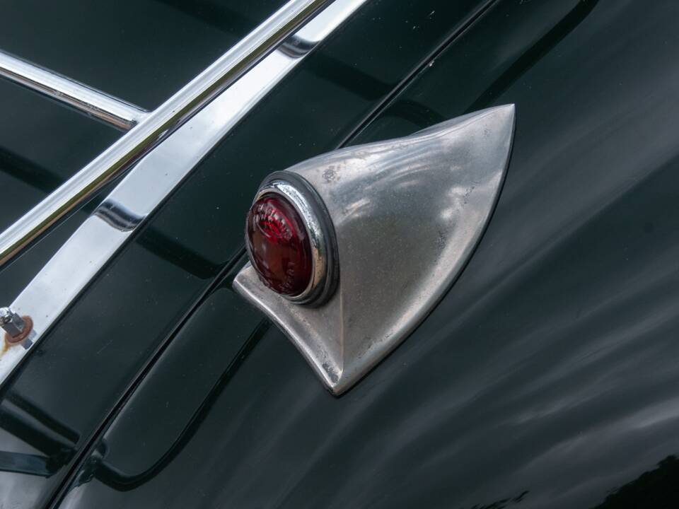 Image 32/46 of Jaguar XK 120 DHC (1954)