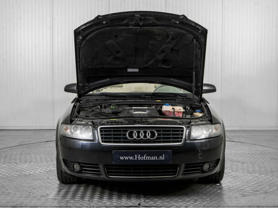 Image 32/50 de Audi A4 2.4 V6 (2004)