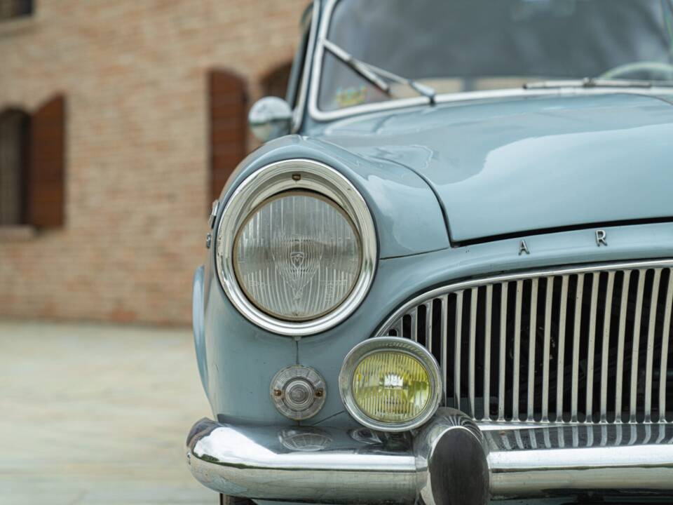 Image 15/50 of SIMCA Aronde P 60 Monthléry Spéciale (1960)