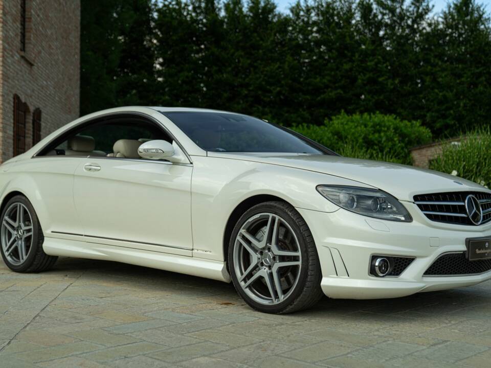 Immagine 2/50 di Mercedes-Benz CL 63 AMG (2009)