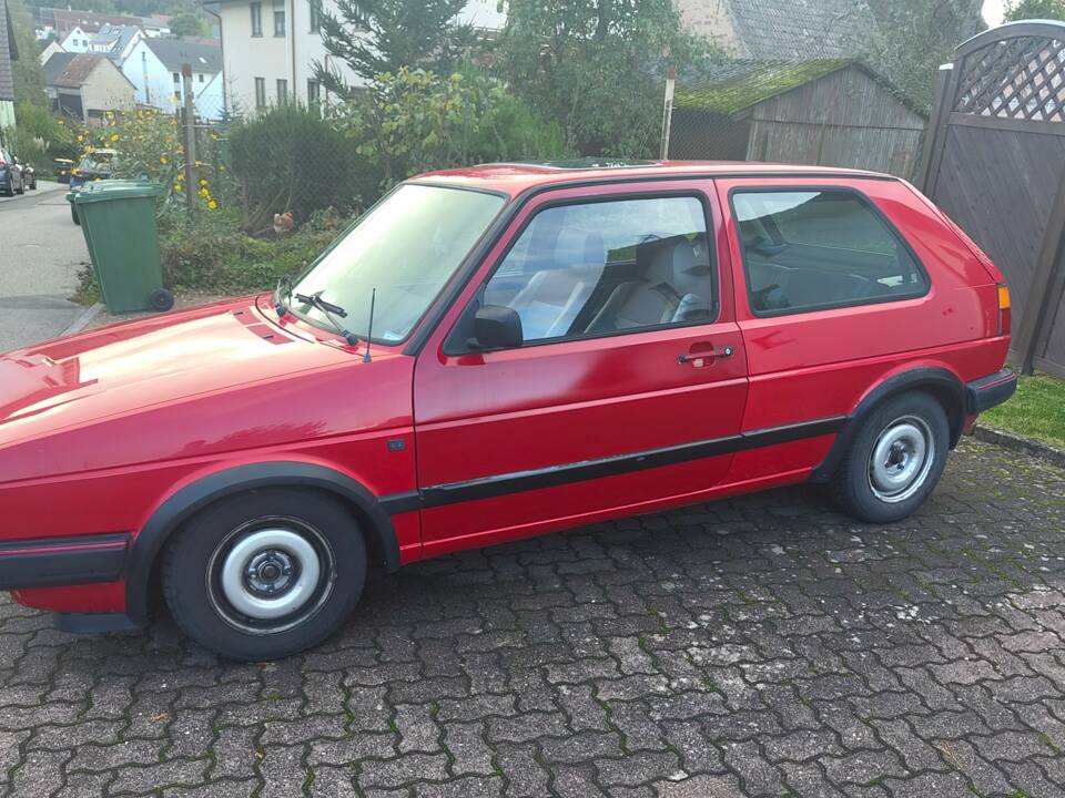 Image 3/4 de Volkswagen Golf Mk II 1.6 (1990)