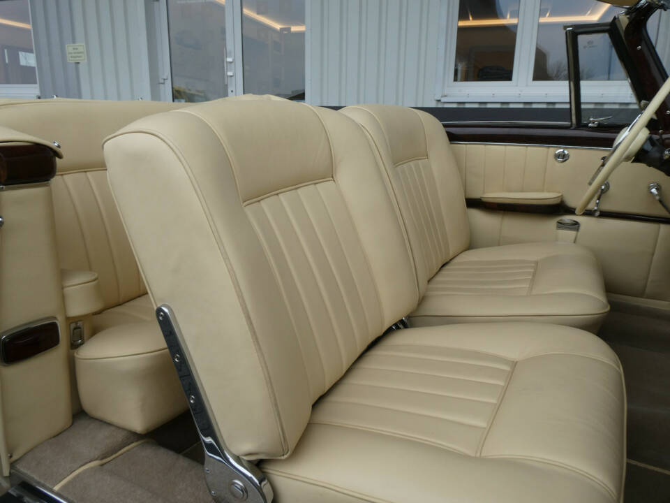 Image 11/27 of Mercedes-Benz 220 S Cabriolet (1957)