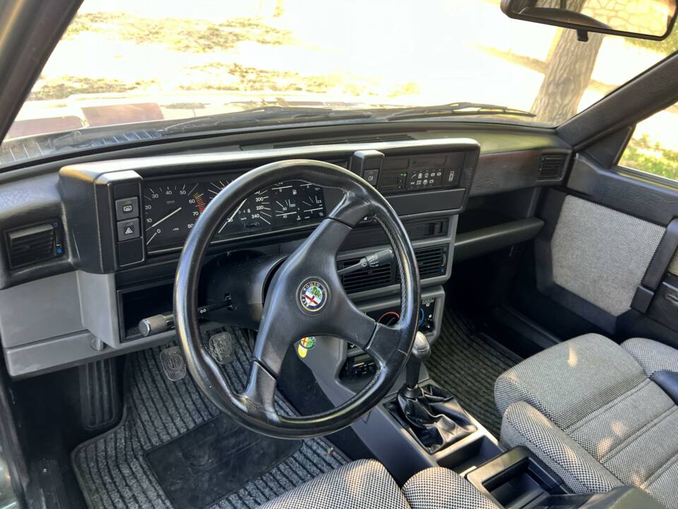 Immagine 20/46 di Alfa Romeo 75 1.8 Turbo (1986)