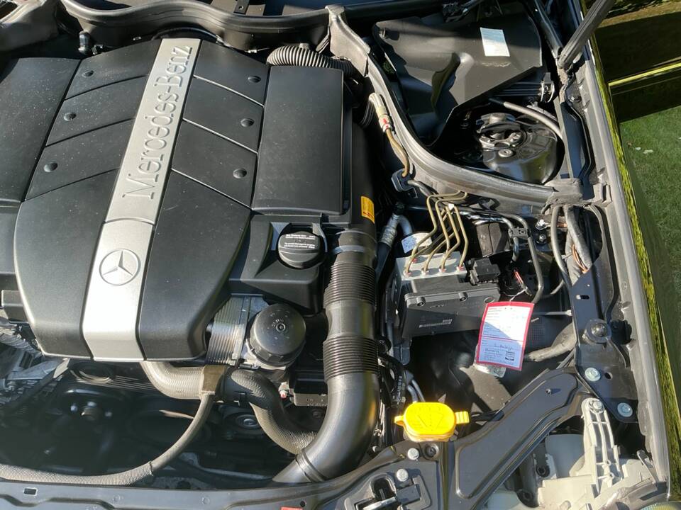 Immagine 35/41 di Mercedes-Benz CLK 320 (2003)