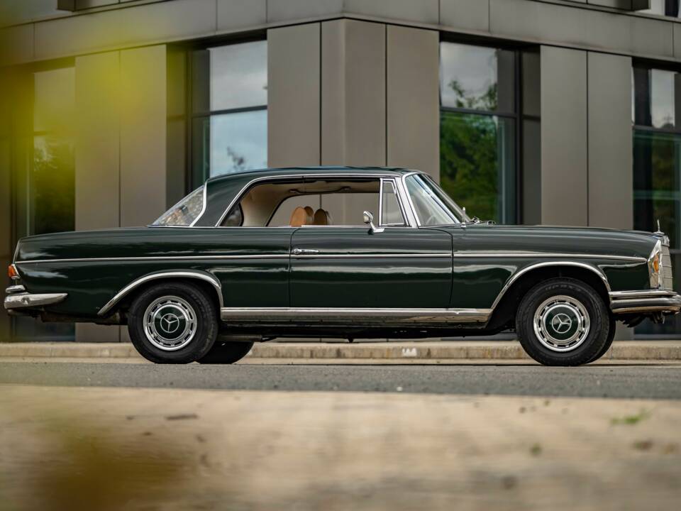 Obraz 9/10 pojazdu Mercedes-Benz 250 SE (1967)