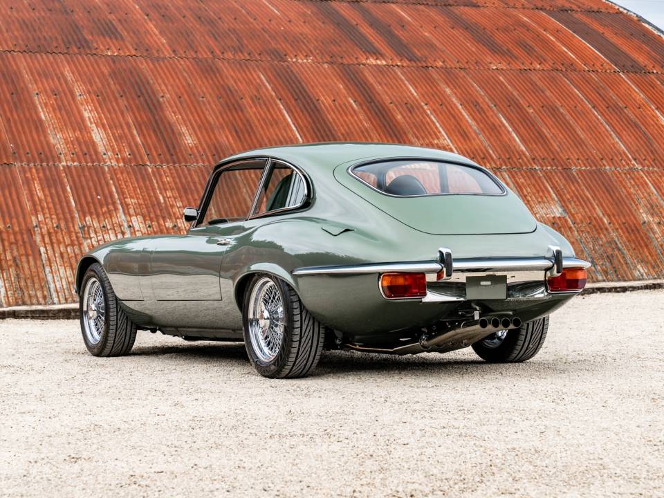 Image 31/50 of Jaguar Type E V12 (2+2) (1971)