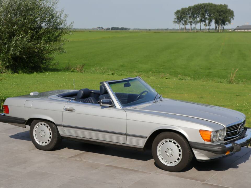 Image 46/50 de Mercedes-Benz 560 SL (1988)