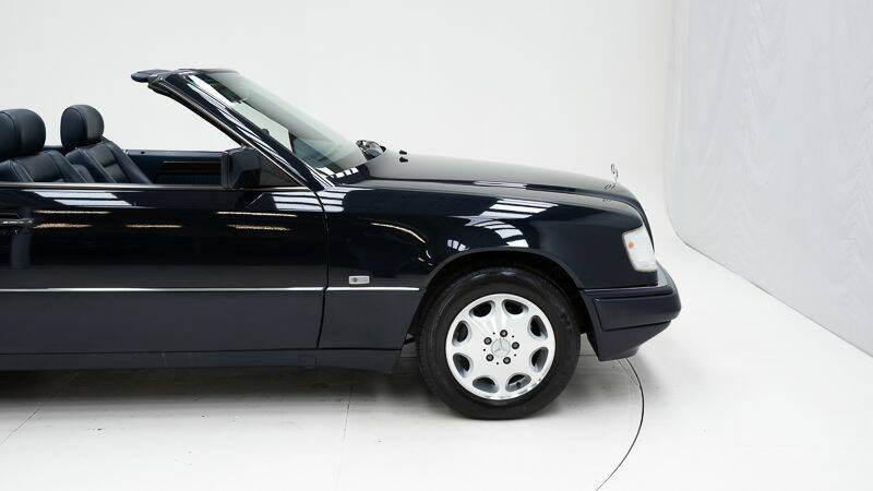 Image 10/15 of Mercedes-Benz E 200 (1995)