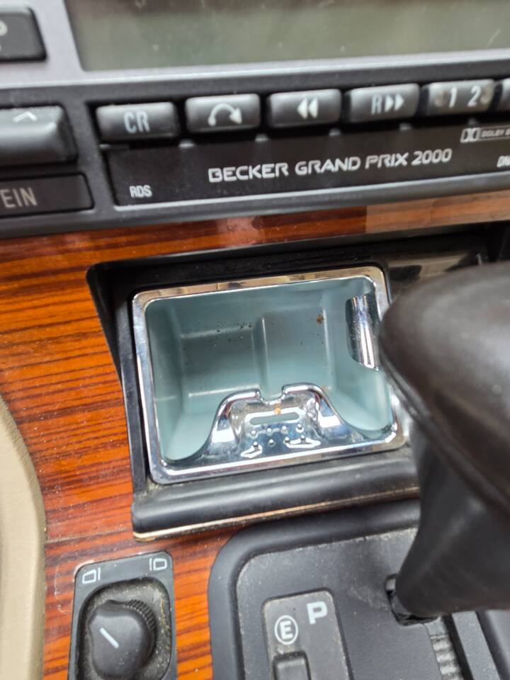 Image 68/103 de Mercedes-Benz 300 SE (1991)
