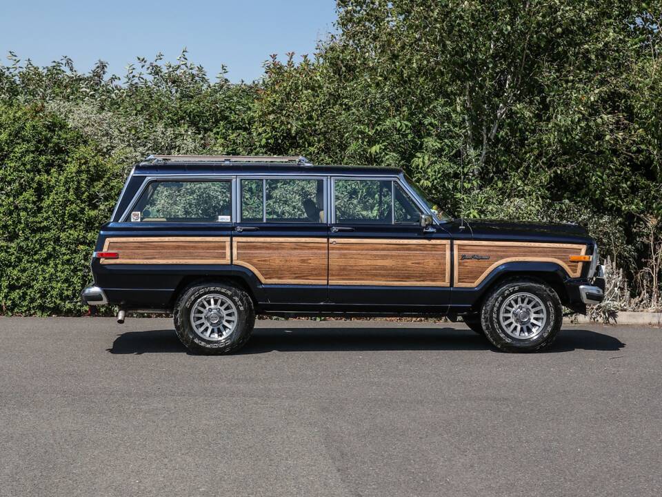 Bild 35/44 von Jeep Grand Wagoneer (1988)