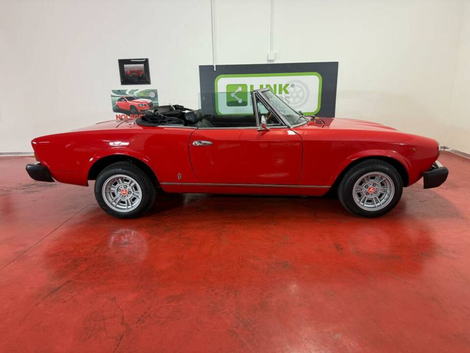 Image 28/50 de FIAT 124 Spider CS1 (1978)