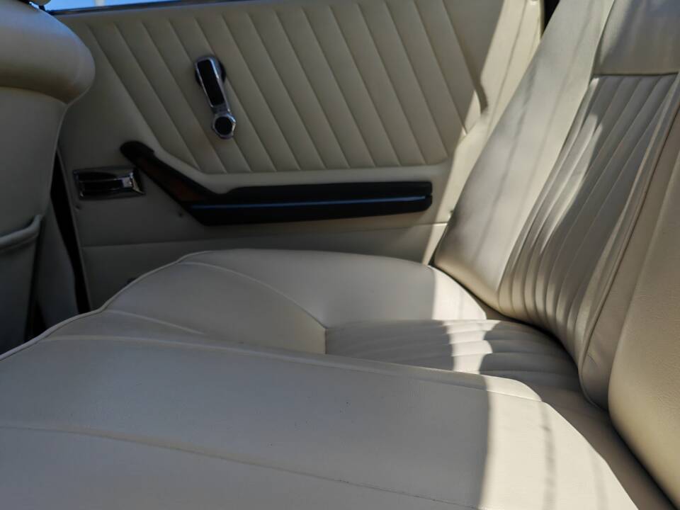 Image 40/50 of Alfa Romeo 2000 Berlina (1972)