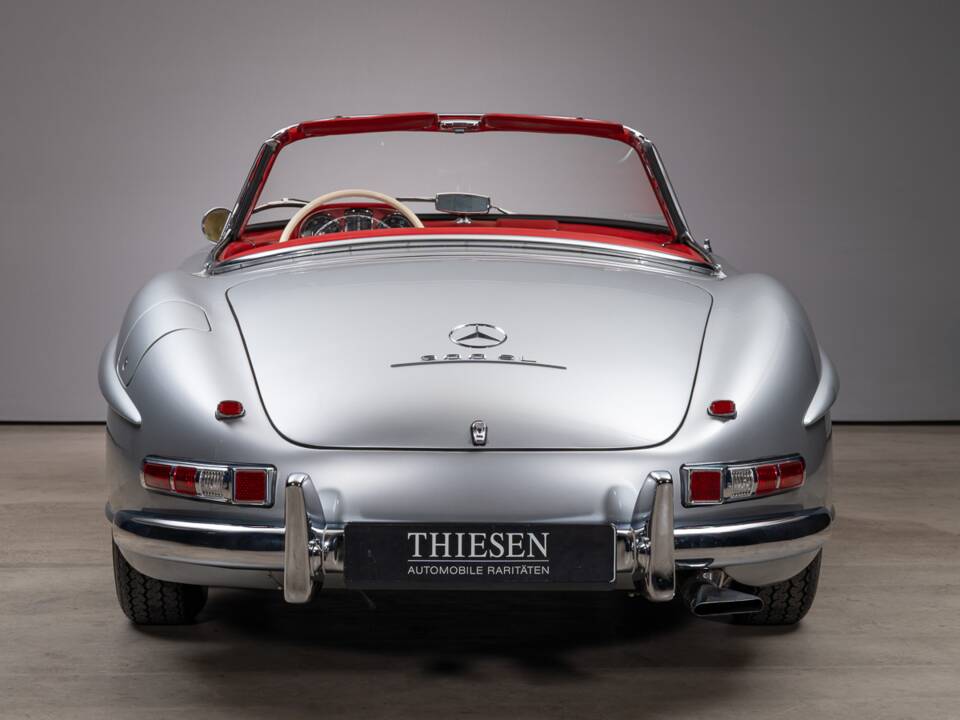 Image 17/47 of Mercedes-Benz 300 SL Roadster (1963)