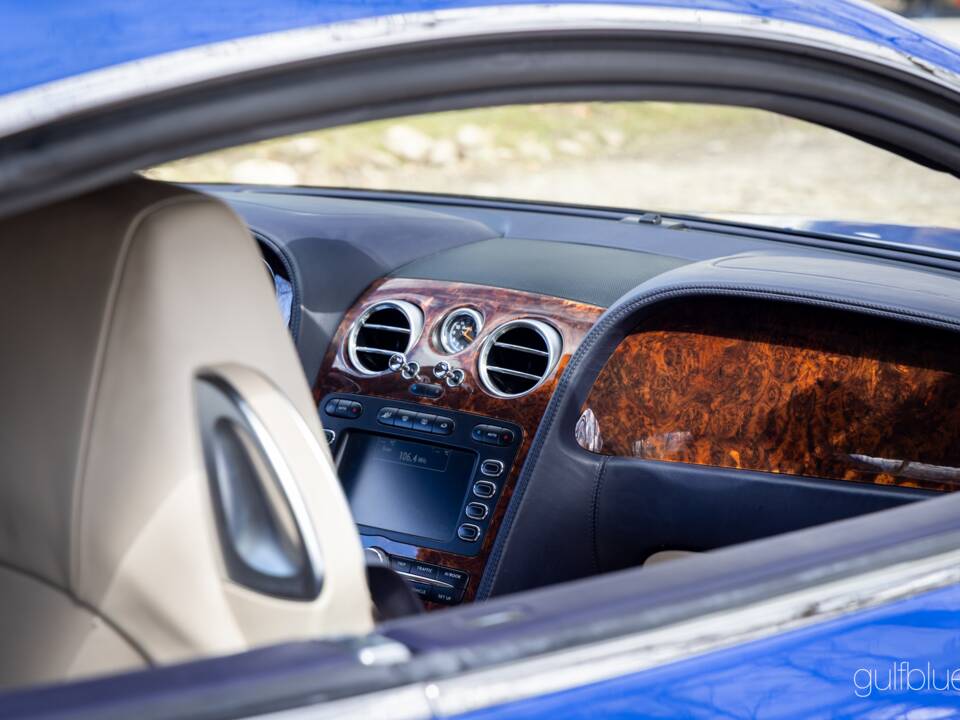 Image 36/75 of Bentley Continental GT (2004)