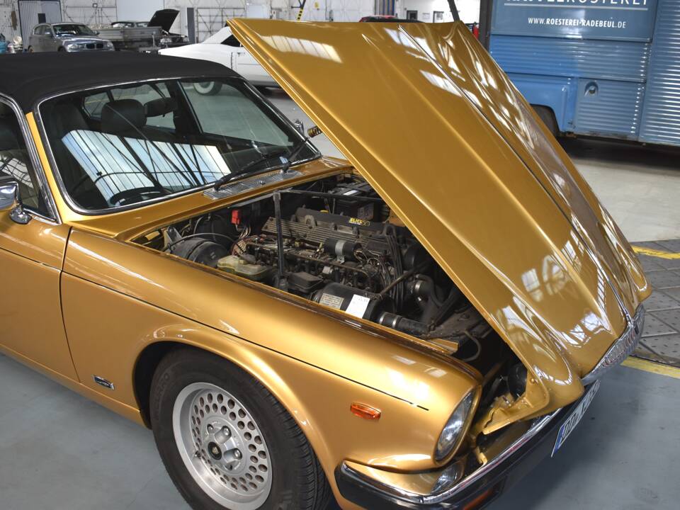 Image 32/47 of Daimler Sovereign 4.2 (1982)