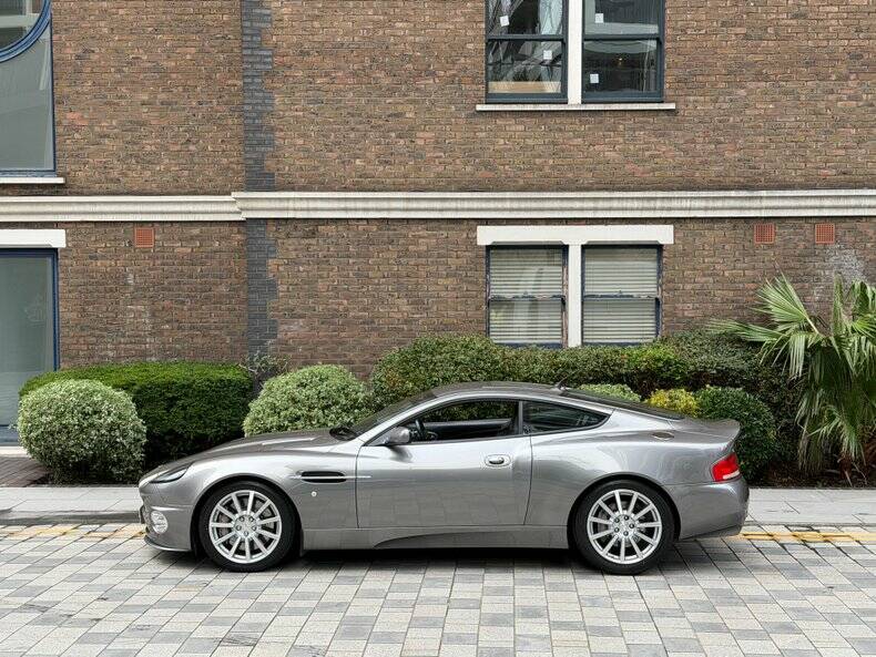 Image 6/49 of Aston Martin V12 Vanquish S (2005)