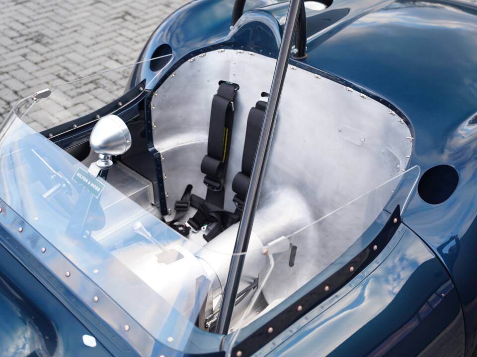 Image 18/50 of Lister Knobbly (1958)