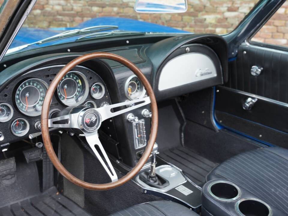 Bild 3/50 von Chevrolet Corvette Sting Ray Convertible (1964)