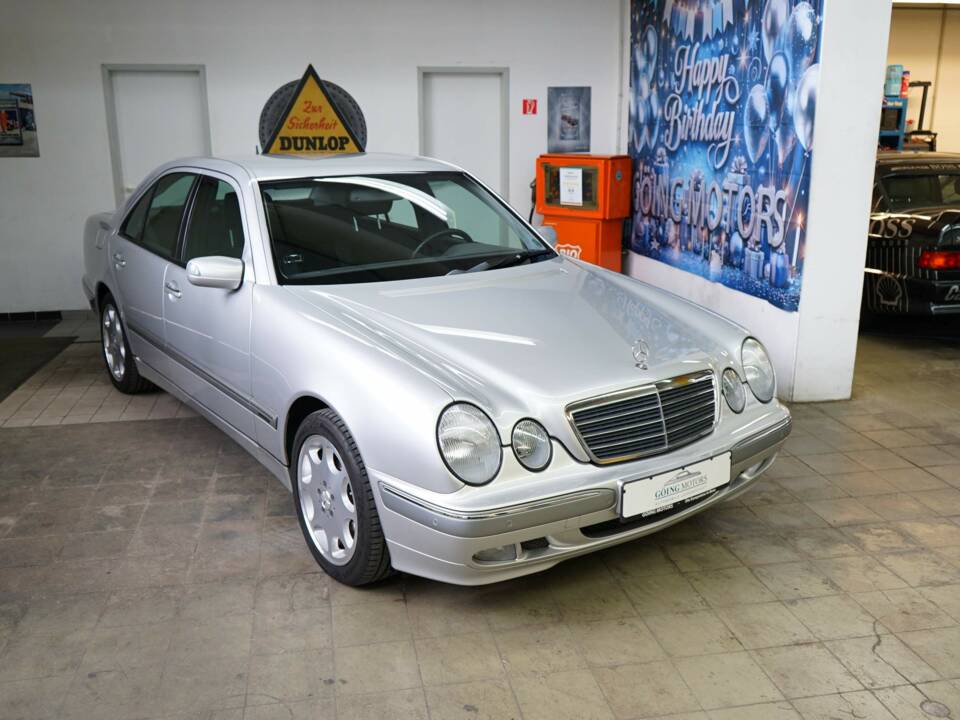 Bild 1/38 von Mercedes-Benz E 200 Kompressor (2001)