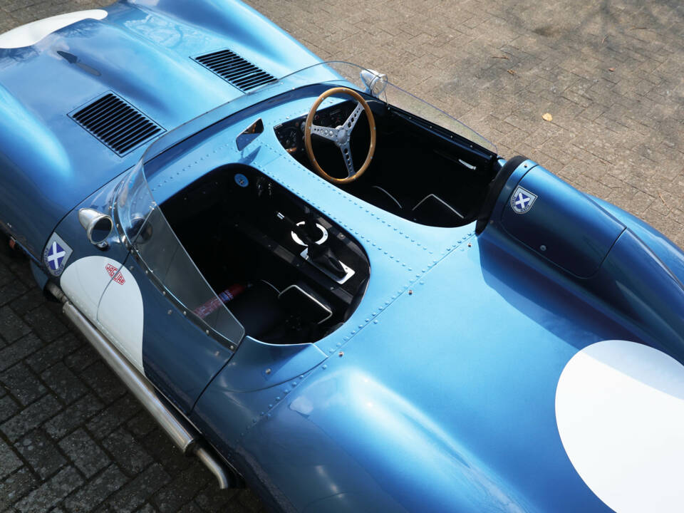 Image 14/60 of Jaguar D-Type (1967)