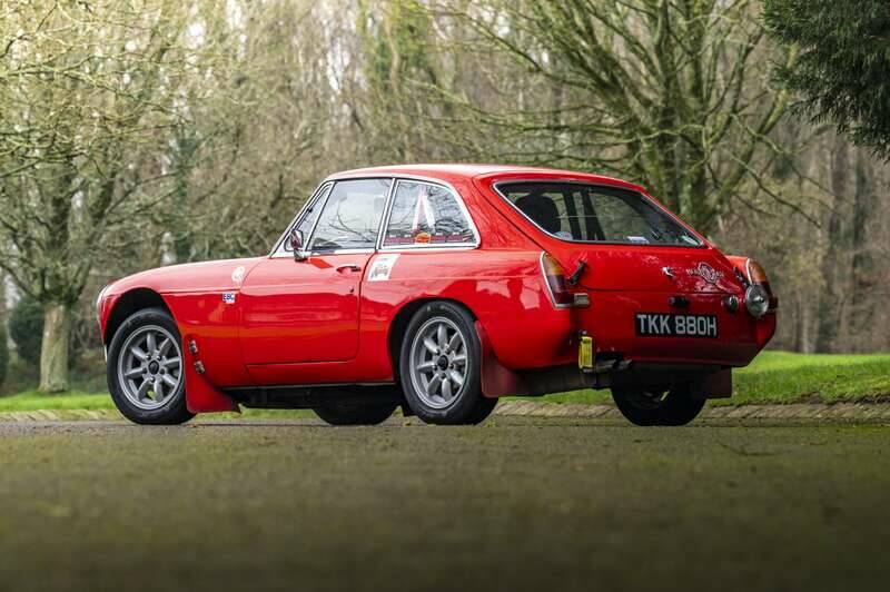Image 4/10 of MG MGC GT (1969)