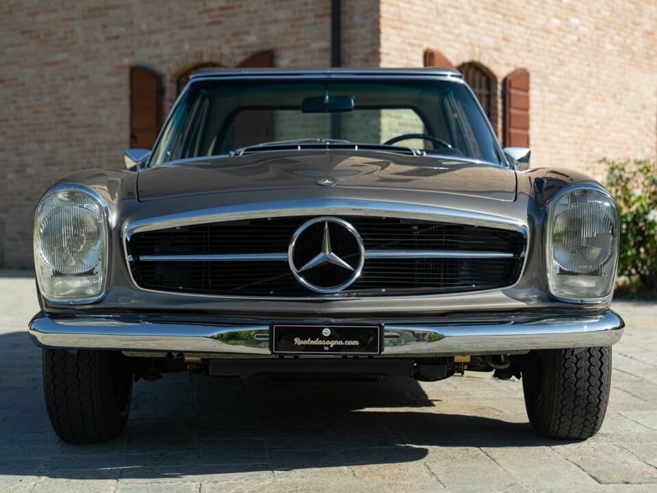 Image 17/50 de Mercedes-Benz 280 SL (1969)