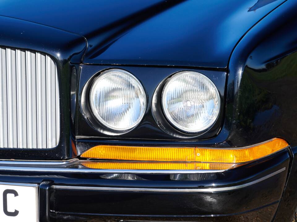 Image 27/50 of Bentley Continental R (1993)