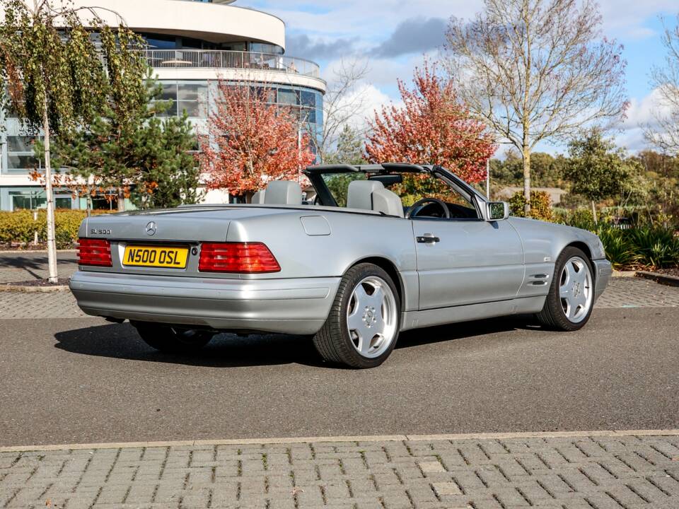 Image 13/43 of Mercedes-Benz SL 500 (1996)
